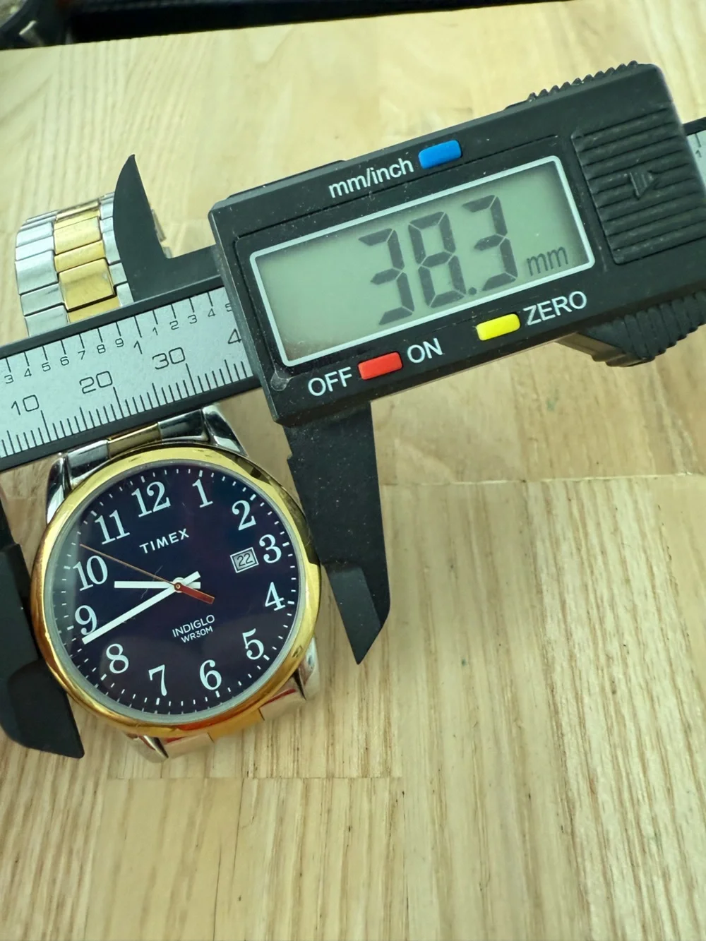 Timex men’s black dial two tone easy read watch NEW BATTERY